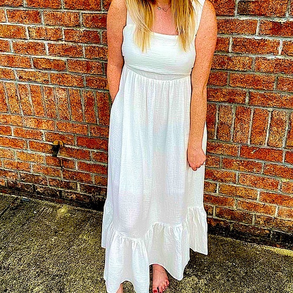 🆕🌿🤍ENTRO: White Linen  Summer Dress MEDIUM - Picture 9 of 10